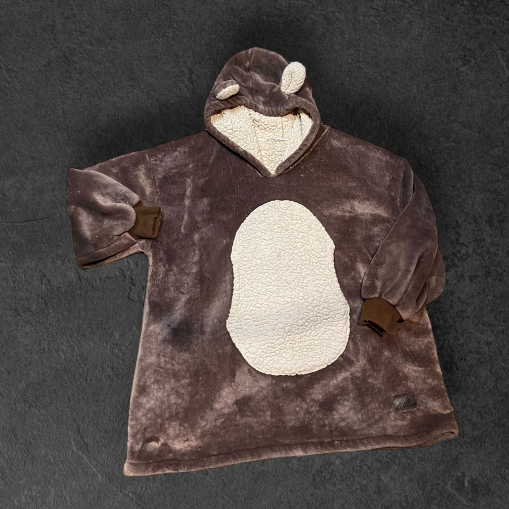 Xl Catalonia bear sweater with pocket in “ chest fuzz”